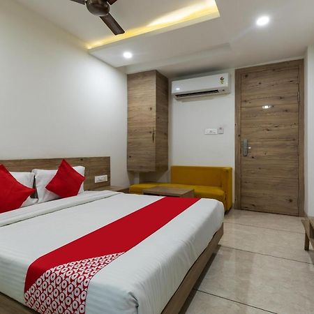 Capital O 47403 Hotel Manjeet Bhopal Exteriör bild