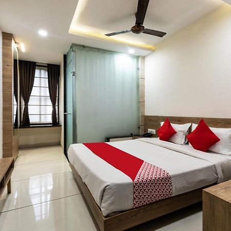 Capital O 47403 Hotel Manjeet Bhopal Exteriör bild