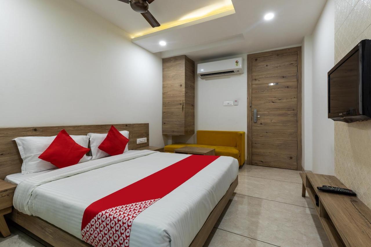 Capital O 47403 Hotel Manjeet Bhopal Exteriör bild