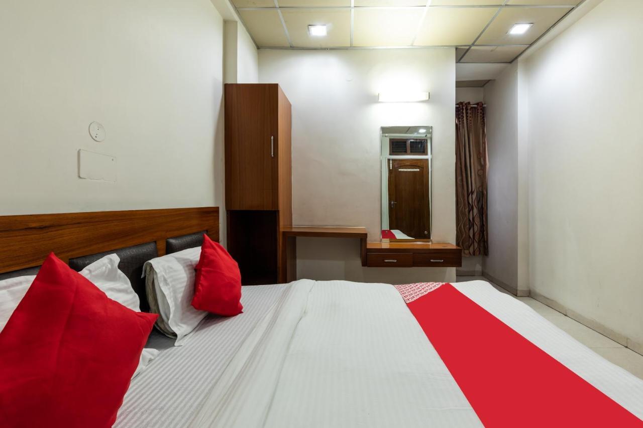 Capital O 47403 Hotel Manjeet Bhopal Exteriör bild