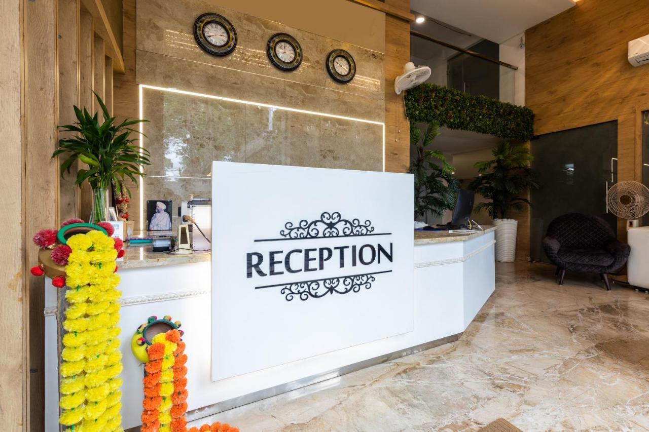 Capital O 47403 Hotel Manjeet Bhopal Exteriör bild