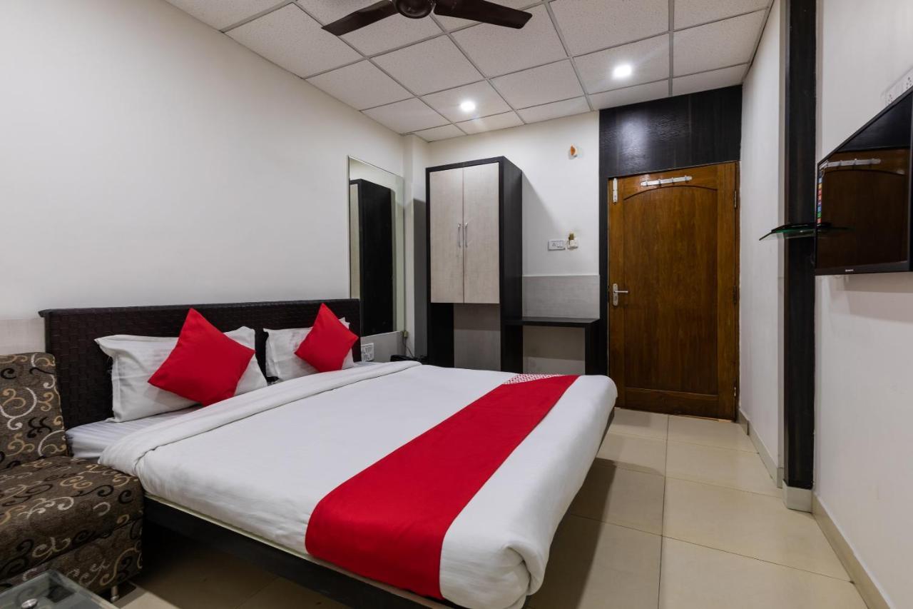 Capital O 47403 Hotel Manjeet Bhopal Exteriör bild