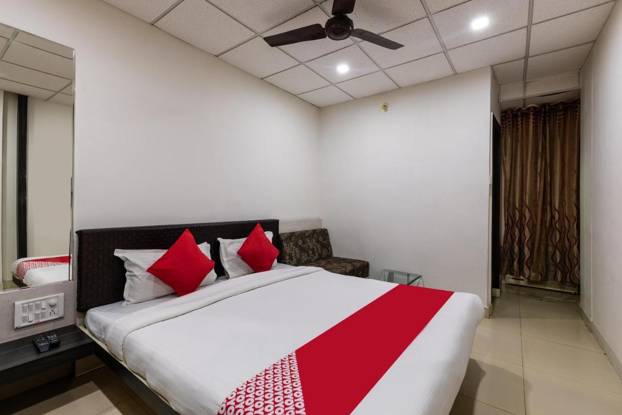 Capital O 47403 Hotel Manjeet Bhopal Exteriör bild
