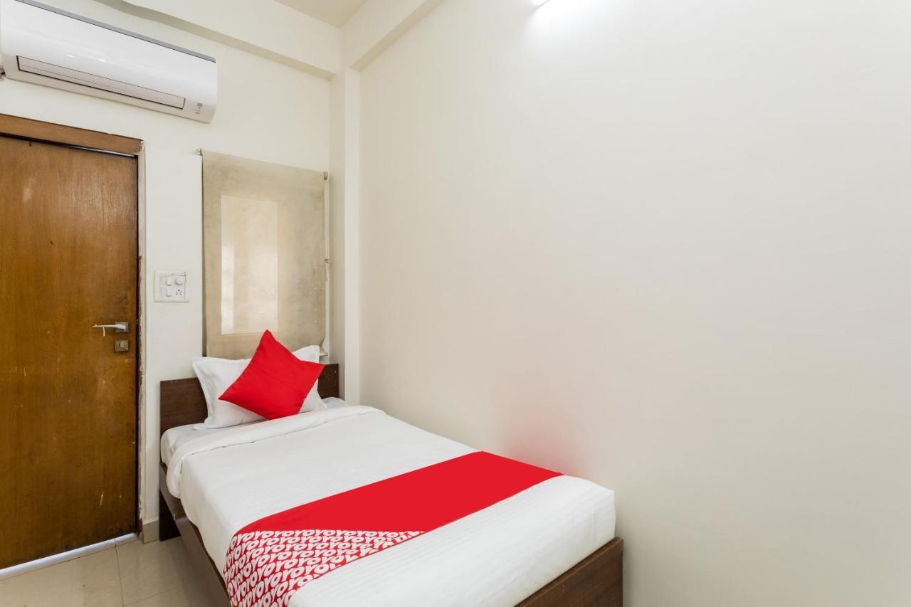 Capital O 47403 Hotel Manjeet Bhopal Exteriör bild