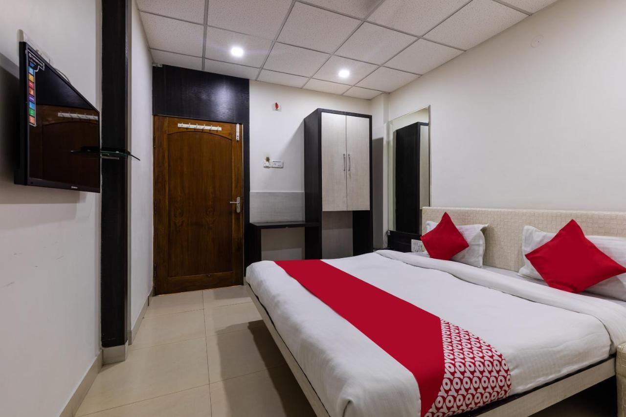 Capital O 47403 Hotel Manjeet Bhopal Exteriör bild