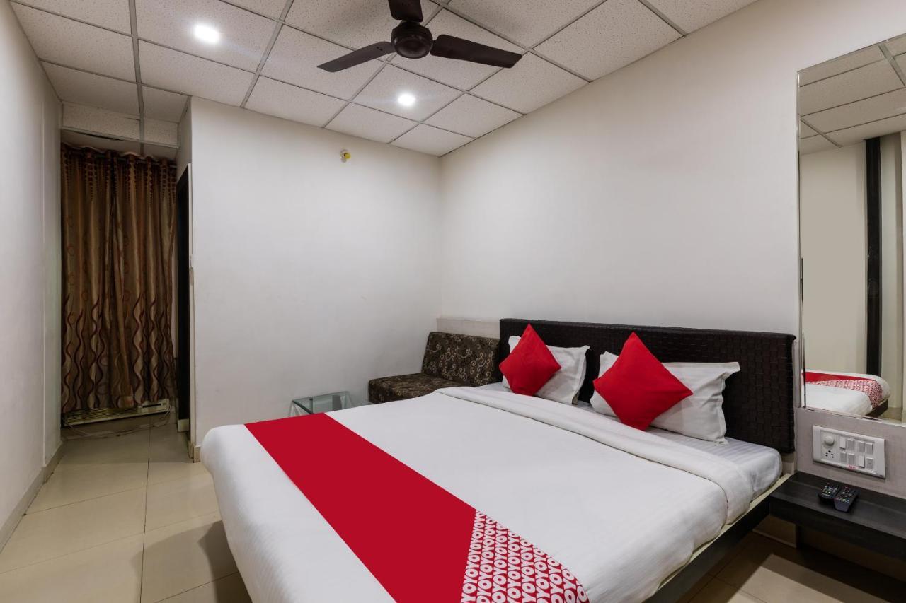 Capital O 47403 Hotel Manjeet Bhopal Exteriör bild