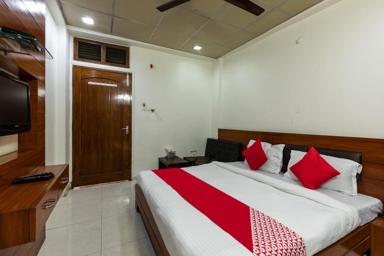 Capital O 47403 Hotel Manjeet Bhopal Exteriör bild