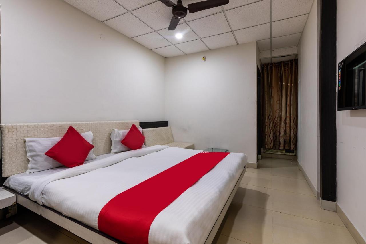 Capital O 47403 Hotel Manjeet Bhopal Exteriör bild