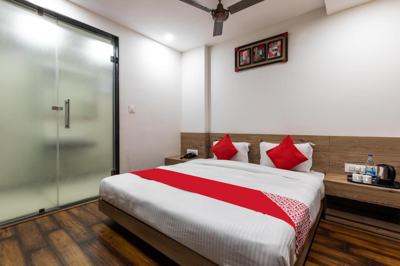 Capital O 47403 Hotel Manjeet Bhopal Exteriör bild
