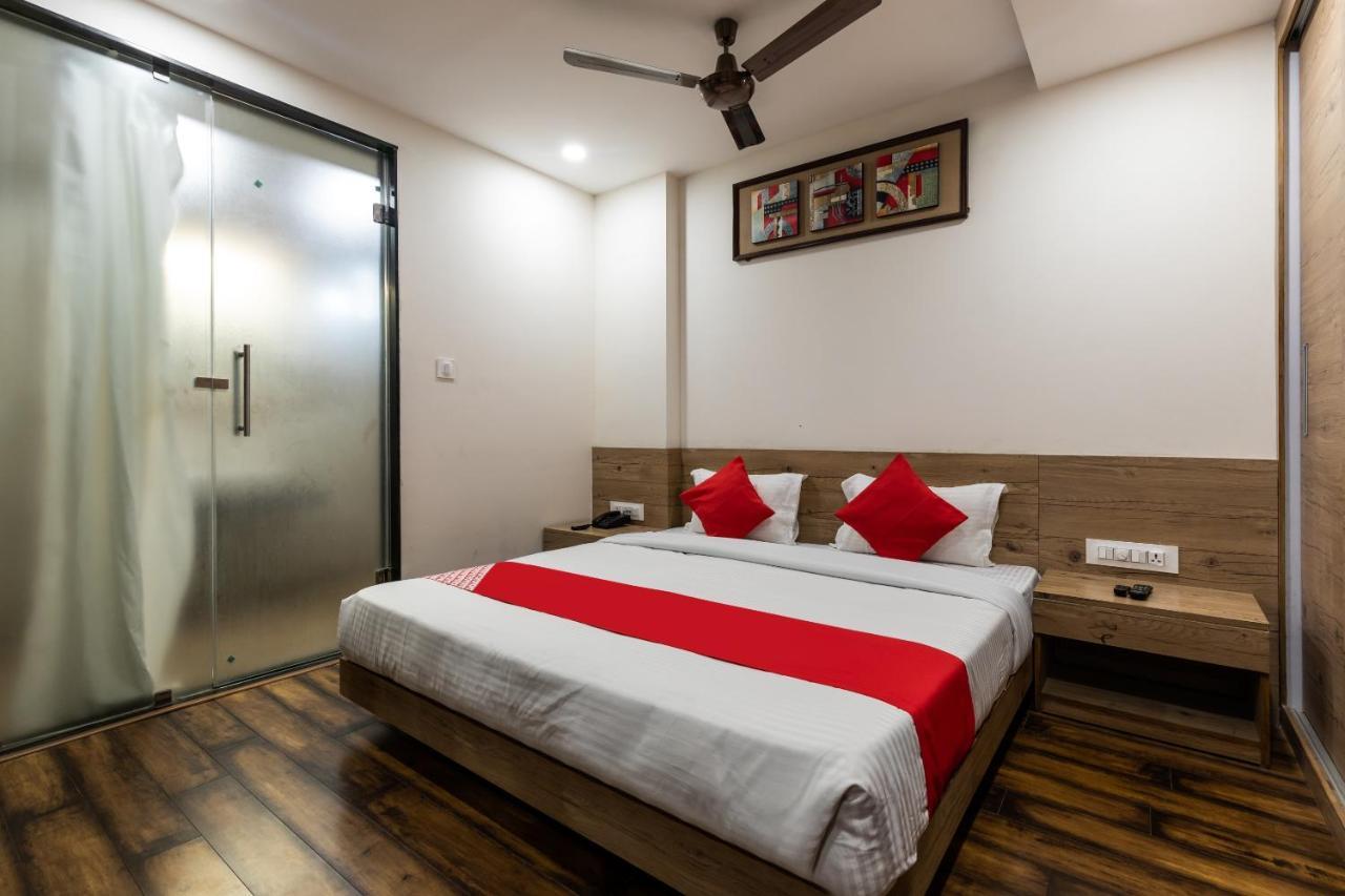 Capital O 47403 Hotel Manjeet Bhopal Exteriör bild