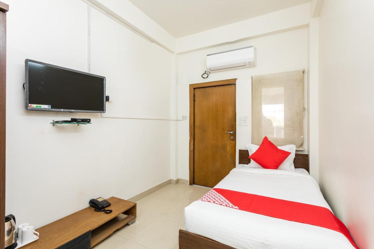 Capital O 47403 Hotel Manjeet Bhopal Exteriör bild